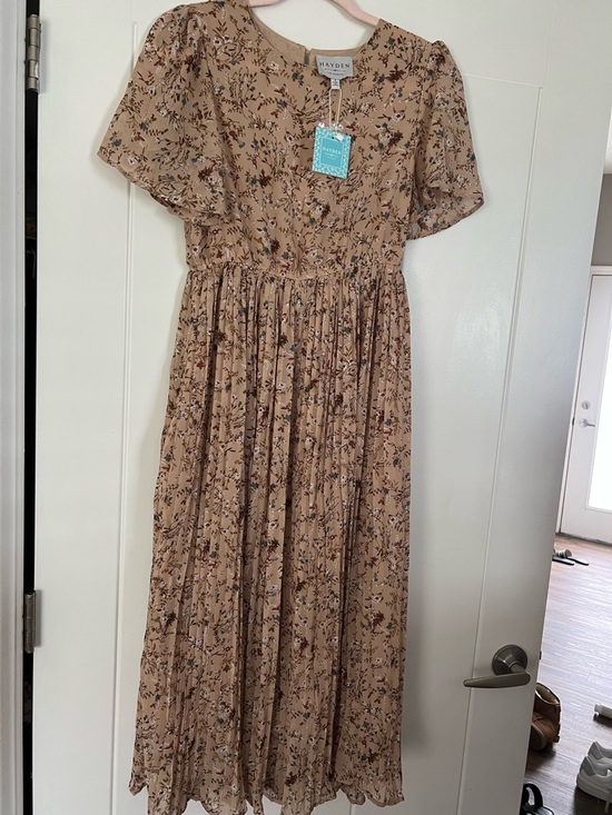 Hayden Dresses & Skirts - Floral dress NWT